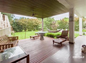 Casa · 200m² · 4 Ambientes · 1 Cochera · Venta / Permuta - Casa 3 Dorm. con Piscina - Funes.