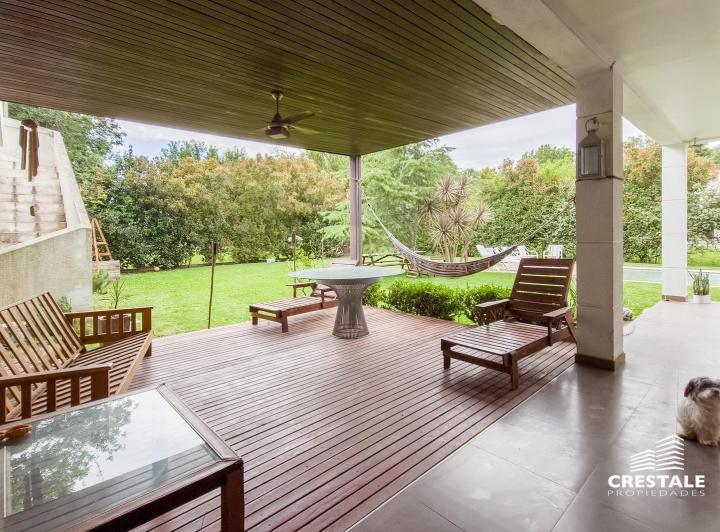 Casa · 200m² · 4 Ambientes · 1 Cochera