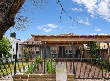 Casa de 4 ambientes, Ituzaingó · Chalet en Venta — Villa Udaondo, Ituzaingó