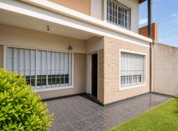 Casa · 174m² · 4 Ambientes · 1 Cochera · Venta Casa 4 Ambientes en 2 Plantas Paso del Rey