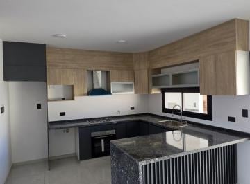 Casa · 156m² · 6 Ambientes · 2 Cocheras · Dúplex 3d en Venta - La Calandria