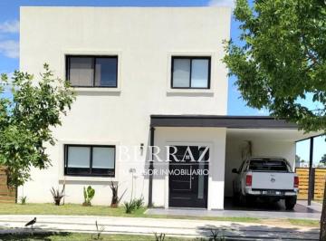 Casa · 207m² · 4 Ambientes · 2 Cocheras · Casa Alquiler Anual 4 Ambientes en San Eduardo Pilar del Este Lote de 470 m²