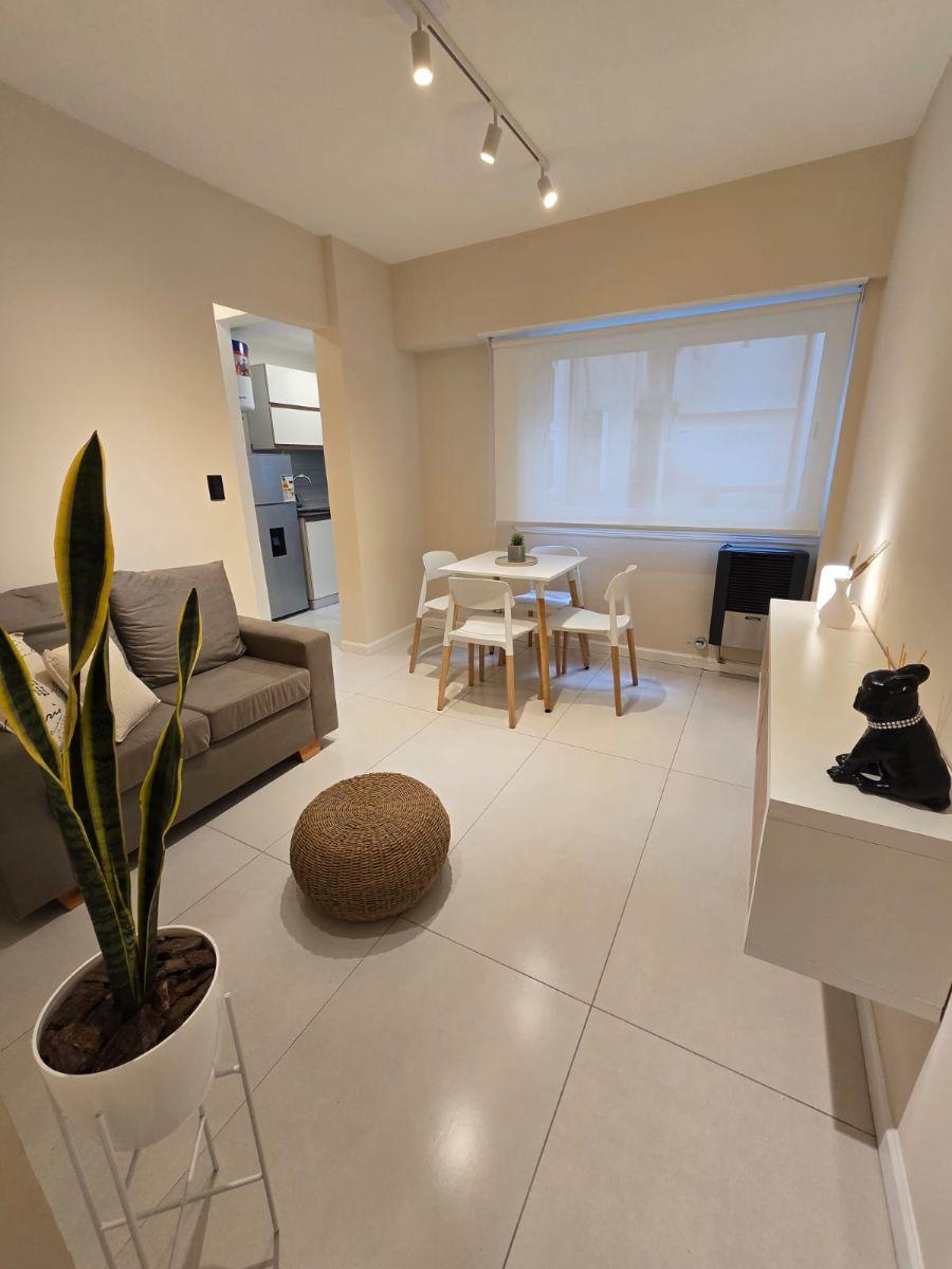 En pleno microcentro, departamento de 3 ambientes íntegramente reciclado, amoblado Y equipado A estrenar, 40 M2., muy buen valor de venta Y bajas expensas