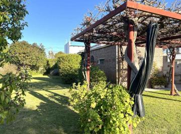 Casa · 140m² · 3 Ambientes · 1 Cochera · Casa 3 Ambientes con Pileta en Venta en Platanos