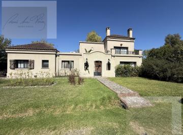 Casa · 300m² · 5 Ambientes · 2 Cocheras · Casa en Venta en Las Beatrices.5 Ambientes. Apto Crédito. del Viso Pilar