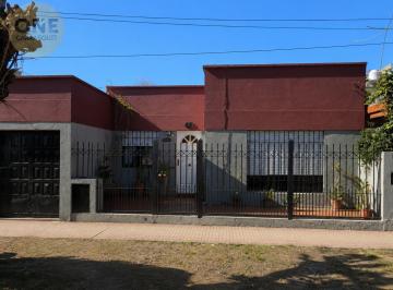 Casa · 120m² · 3 Ambientes · Casa en Venta - Los Hornos, 67 E/ 139 y 140