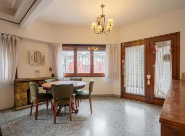Casa · 148m² · 5 Ambientes · 1 Cochera · Venta Casa Lote Propio 5 Ambientes con Terraza y Garage Apta Credito en Parque Avellaneda