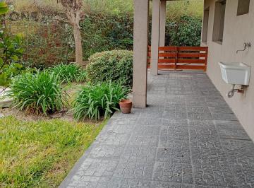 Casa · 141m² · 4 Ambientes · 2 Cocheras · Casa en Echeverry 3 Dorm., Parrilla y Piscina.