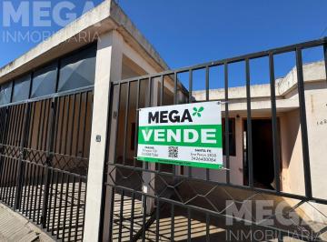 Casa · 157m² · 5 Ambientes · 1 Cochera · Poeta Carlos Alvarez 142. Casa en Venta