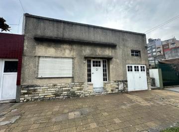 PH · 222m² · 5 Ambientes · 1 Cochera · PH en Venta Al Frente en Moron Apto Credito