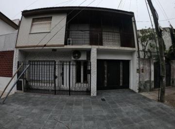 Casa · 140m² · 4 Ambientes · 1 Cochera · Casa en Alquiler en Ramos Mejia