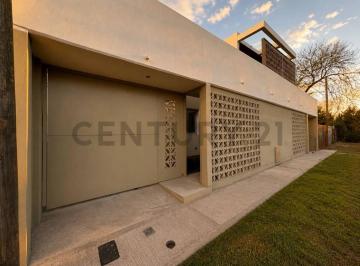 Casa · 83m² · 3 Ambientes · 1 Cochera · Casa Duplex en Venta en La Plata a Estrenar de 2 Dorm. y Cochera