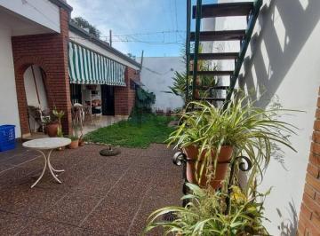 Casa · 266m² · 9 Ambientes · 1 Cochera · Venta Casa 4 Dorm., Cochera, Terraza y Patio - Zona Centro Sur