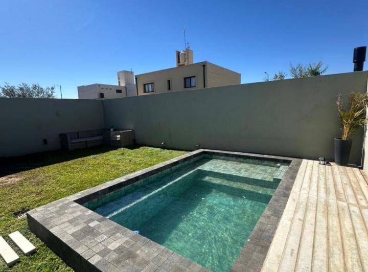 Casa · 114m² · 5 Ambientes · 2 Cocheras