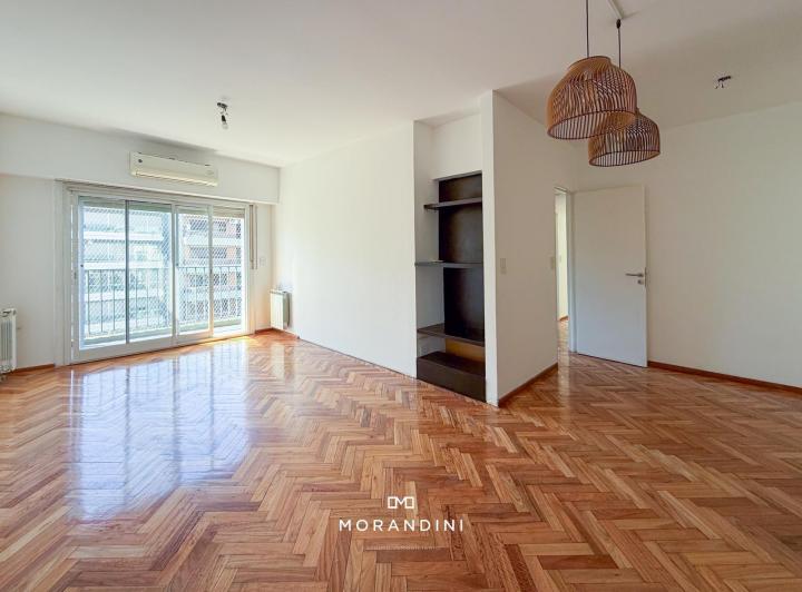 Departamento de 4 Ambientes con Cochera y Balcón en Belgrano. 90 m