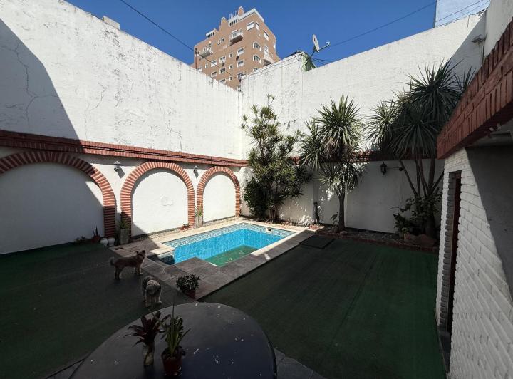 Casa · 309m² · 8 Ambientes · 2 Cocheras