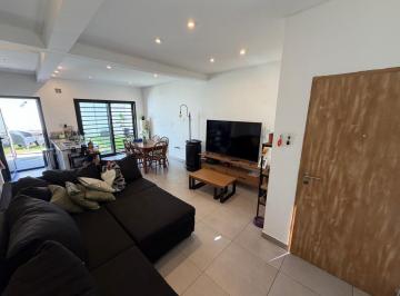 Casa · 82m² · 4 Ambientes · 1 Cochera · Duplex de 4 Ambientes con Cochera Venta Burzaco