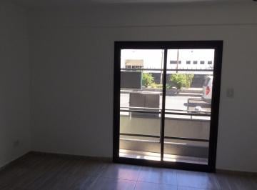 Departamento · 41m² · 2 Ambientes · Venta Duplex 2 Amb. Frente C/balcón y Patio Banfield O.