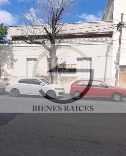 Casa · 242m² · 6 Ambientes