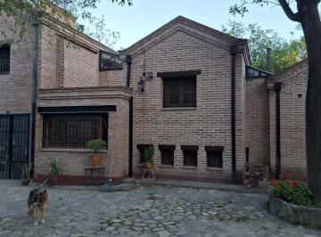 Casa · 250m² · 9 Ambientes · 2 Cocheras · Casa en Alquiler 5 Dorm. Pileta Lesser