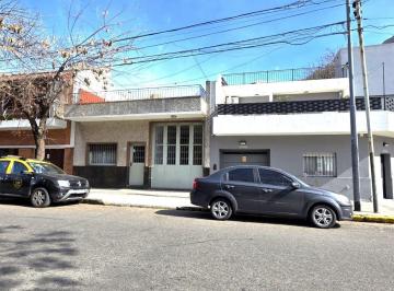 Casa · 142m² · 4 Ambientes · 2 Cocheras · Venta Casa/deposito. Lote Propio. Parque Patricios