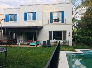 Casa · 240m² · 6 Ambientes · 3 Cocheras · Casa en La Horqueta