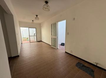 Casa · 60m² · 3 Ambientes · PH Departamento de Dos Dorm. con Patio/jardin en Alquiler - La Plata