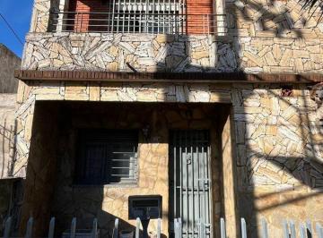PH · 184m² · 6 Ambientes · 1 Cochera · Venta 2 Casas de 4 y 2 Amb Ramos Mejia Oportunidad