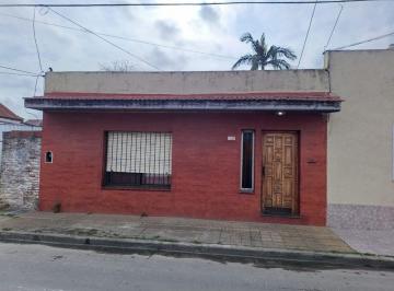 PH de 3 ambientes, Lomas de Zamora · Casa en PH con Entrada Independiente