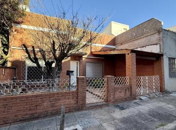 Casa · 102m² · 4 Ambientes · 1 Cochera · Casa en Venta 4 Amb con Patio, Terraza, Parrilla y Cochera en Saavedra