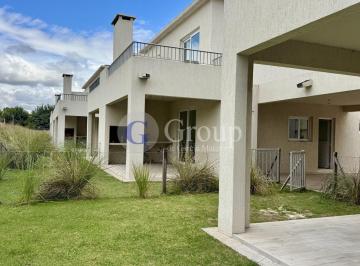 Casa · 87m² · 3 Ambientes · 1 Cochera · Duplex a Estrenar en Venta en Chic Village, Pilar