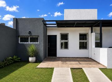 Casa · 100m² · 4 Ambientes · 1 Cochera · Alquiler Casa 2dor con Pileta en Barrio Semi Cerrado con Seguridad