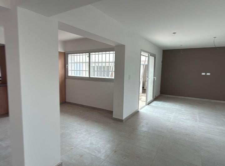 Casa · 300m² · 6 Ambientes · 2 Cocheras