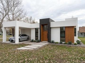 Casa · 446m² · 3 Ambientes · 1 Cochera · Casa en Pinares del Sur