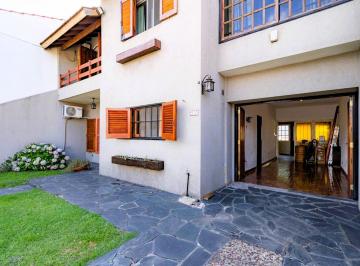 Casa · 210m² · 6 Ambientes · 3 Cocheras · Venta Casa 6 Ambientes Tapiales