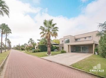 Casa · 196m² · 5 Ambientes · 2 Cocheras · Venta / Permuta - Casa 3 Dorm. en Funes Hills Miraflores - Barrio Privado.