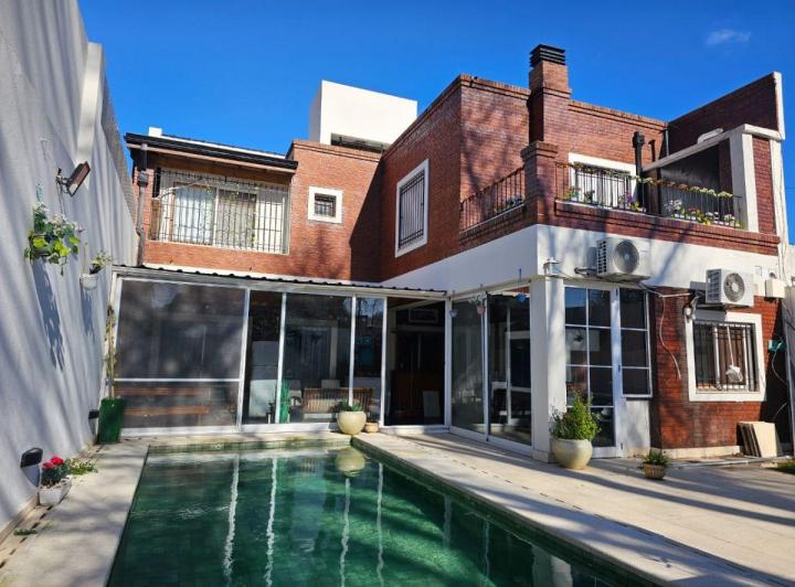 Casa · 350m² · 5 Ambientes · 1 Cochera