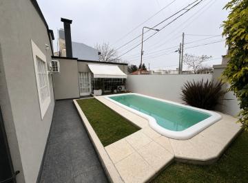 Casa · 282m² · 7 Ambientes · 1 Cochera · Casa en Venta La Plata