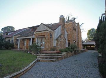 Casa · 372m² · 4 Dormitorios · 2 Cocheras · Venta Casa Barrio Palihue, Lote 1166 m²