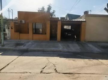 Casa · 145m² · 3 Ambientes · 1 Cochera · Venta Casa 3 Ambientes Temperley Este Patio Cocher