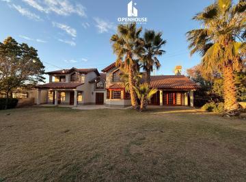 Casa · 410m² · 5 Dormitorios · 2 Cocheras · Openhouse Alquila Imponente Casa en Barrio Dalvian