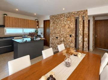 Casa · 516m² · 6 Ambientes · 2 Cocheras · Casa de Gran Categoría Ubicada en Palmares Valley