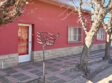 Casa · 100m² · 3 Ambientes · 2 Cocheras · Casa en Venta - 2 Dorm., Gran Jardín con Frutales - Predriel