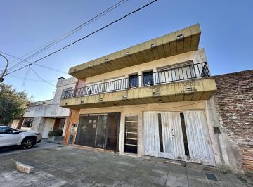 Casa · 283m² · 7 Ambientes · 1 Cochera · Casa de 2 Dorm. Local Al Frente en Venta. con Patio, Cochera y Terraza. Centro Campana