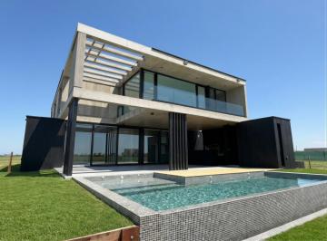 Casa · 340m² · 9 Ambientes · 2 Cocheras · Espectacular Casa Al Lago con Cuatro Dorm. en Suite en La Planta Alta