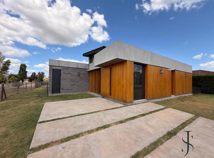 Casa · 150m² · 4 Ambientes · 4 Cocheras