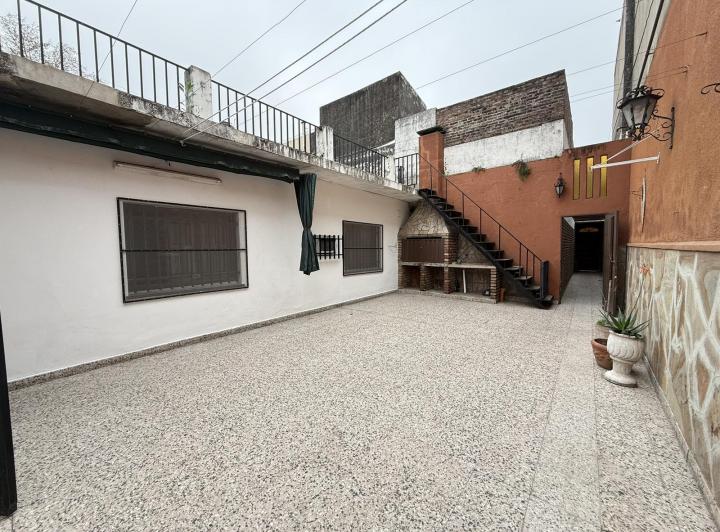 Casa · 1m² · 6 Ambientes