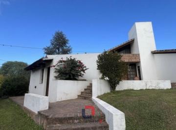 Casa · 300m² · 4 Ambientes · 4 Cocheras · Villa Allende Golf Casa en Venta