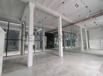 Local comercial · 578m² · Alquiler Imponente Multiespacio en Distrito Diseño, Barracas - Techos Altos, Moderno, Doble Acceso