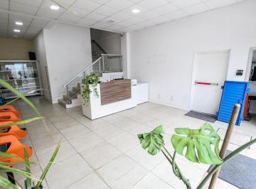 Edificio · 1400m² · 2 Cocheras · Edificio Comercial en Venta de 2 Plantas Azotea Mas Local y Deposito en Parque Patricios!